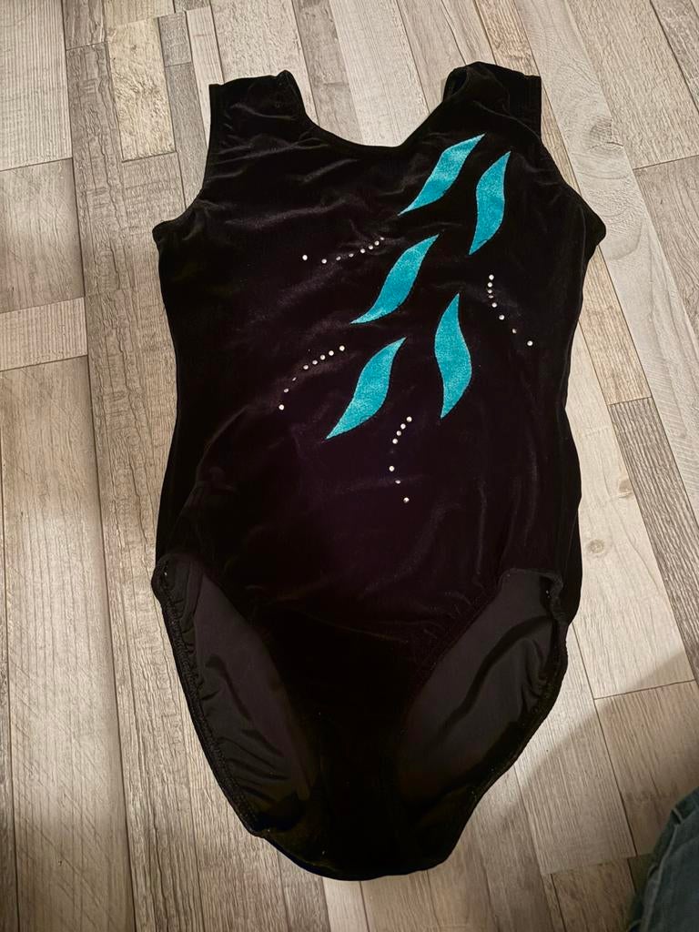 Diverse turnpakjes en broekjes te koop, Overige kleuren, Zo goed als nieuw, Turnpak(je), Kindermaat 122 t/m 140