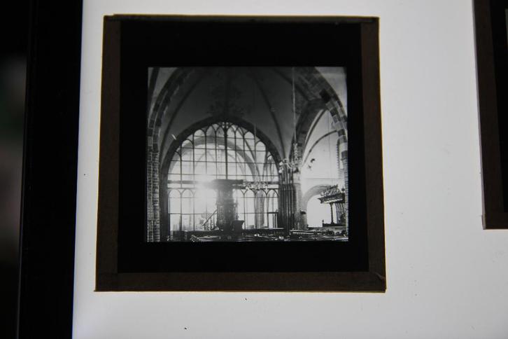 Glasdia Binnenkant oude Groninger kerk, Verzamelen, Foto's en Prenten, Gebruikt, Overige onderwerpen, Voor 1940, Ophalen of Verzenden