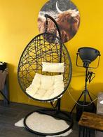 Stoel Hanging Egg, Ophalen, Riet of Rotan, Zwart, Zo goed als nieuw