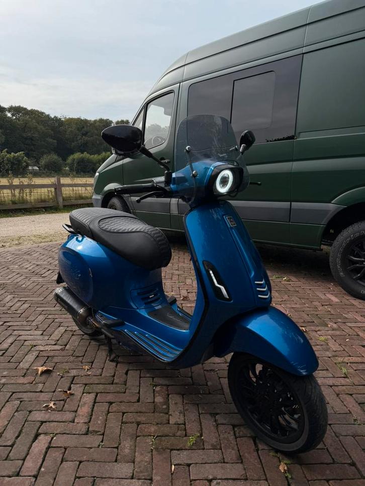 Full Option Vespa Sprint - Akrapovic, Brembo 4P, Zelioni, Fietsen en Brommers, Scooters | Vespa, Gebruikt, Overige modellen, Maximaal 45 km/u