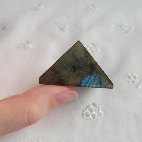 Labradoriet piramide edelsteen natuursteen, Verzamelen, Mineralen en Fossielen, Mineraal, Verzenden