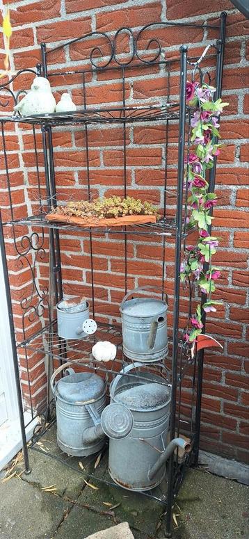 Brocante  rek  beschikbaar voor biedingen