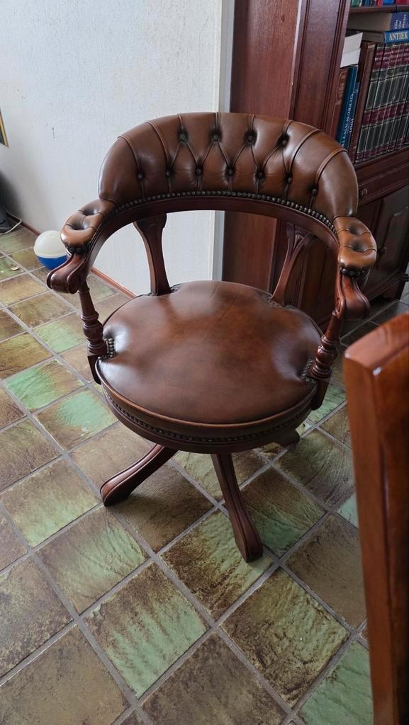 Chesterfield bureau stoel € 375, Antiek en Kunst, Antiek | Meubels | Stoelen en Banken, Ophalen