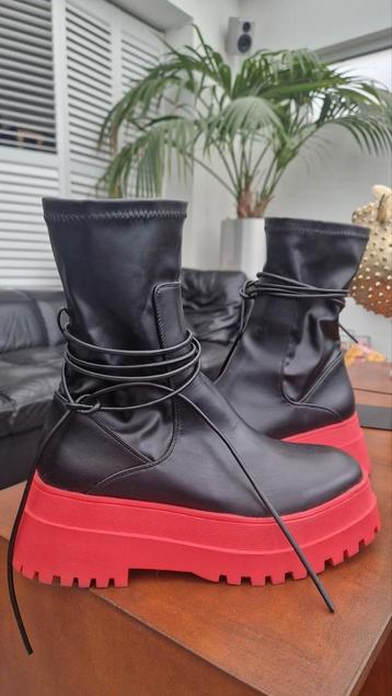 Publuci Desire enkellaarsjes  boots rode trackzool 40 beschikbaar voor biedingen