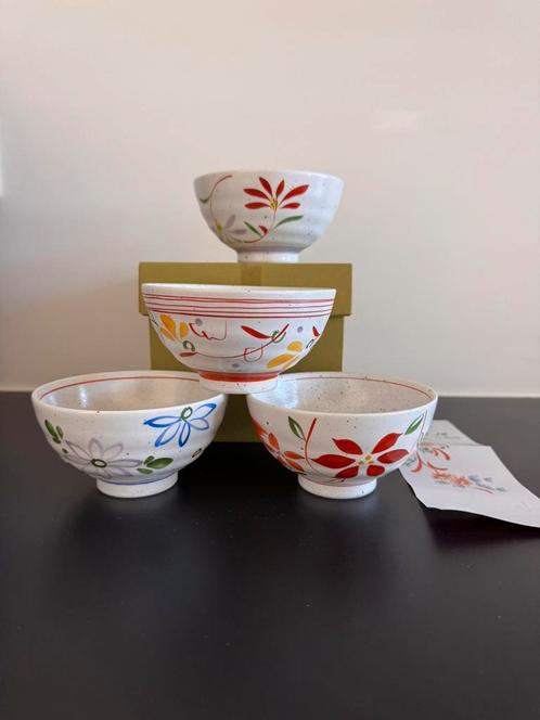 Prachtige set van 4 Japanse kommetjes, Huis en Inrichting, Keuken | Servies, Nieuw, Kom(men), Overige stijlen, Porselein, Ophalen of Verzenden