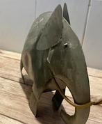 Afrikaanse olifant van blik met koperen slagtanden, Verzamelen, Ophalen of Verzenden, Gebruikt, Dier