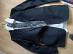 Donkerblauw kostuum met wit overhemd en stropdas, Kleding | Heren, Kostuums en Colberts, Ophalen, Zo goed als nieuw, Maat 48/50 (M)