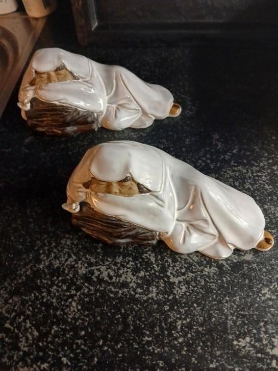 2 identieke japanse beeldjes (z.g.n. mudman), Verzamelen, Beelden en Beeldjes, Zo goed als nieuw, Overige typen, Ophalen of Verzenden