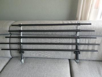 Vertelbare hondenrek voor in auto beschikbaar voor biedingen