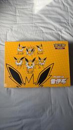 Pokémon VMAX Advanced Gift Box – Jolteon, Ophalen, Zo goed als nieuw
