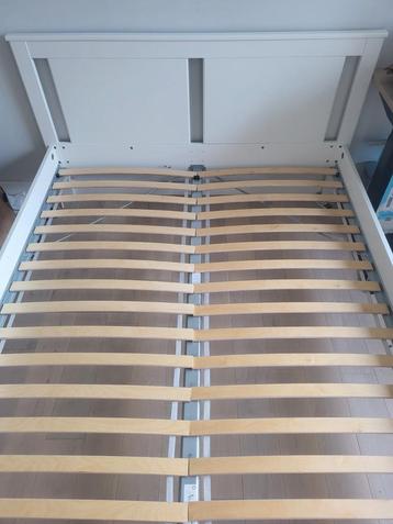 160x200 Bed Frame near new