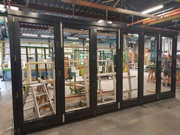 Houten kozijnen, ramen en deuren op maat beschikbaar voor biedingen