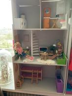 Barbiehuis eigen stijl met houten meubels, Kinderen en Baby's, Speelgoed | Poppenhuizen, Ophalen of Verzenden