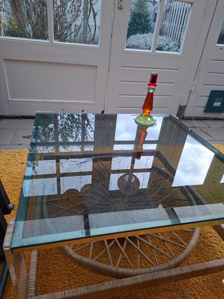 Salontafel met glasplaat en lectuurruimte, Huis en Inrichting, Tafels | Salontafels, Gebruikt, Minder dan 50 cm, 50 tot 100 cm