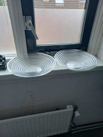 Nw 2 glazenschalen + 2     1x gebruikt  (prijs is alle 4) beschikbaar voor biedingen