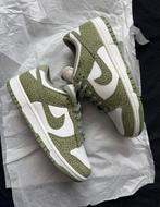 Nike Dunk Low Oil Green Maat 39, Ophalen of Verzenden, Nieuw, Overige kleuren, Sneakers of Gympen