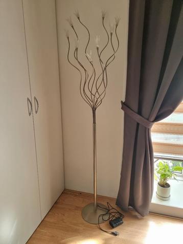 Vloerlamp beschikbaar voor biedingen
