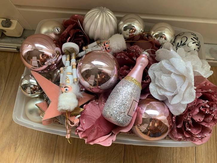 Bak vol roze en zilveren kerstversiering, Diversen, Kerst, Gebruikt, Ophalen of Verzenden