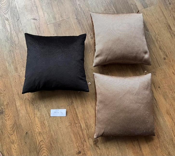 Te koop 2 sets sierkussens merk Claudi, Huis en Inrichting, Woonaccessoires | Kussens, Zo goed als nieuw, Zwart, Overige vormen