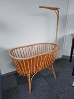 Oud rieten wiegje, Ophalen, Wieg