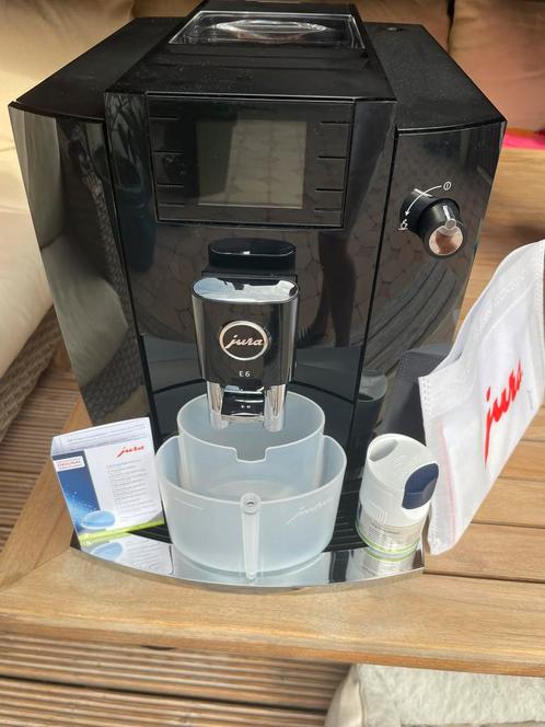 JURA E6 (EC) Piano Black 2025 met nog 24 maanden garantie, Witgoed en Apparatuur, Koffiezetapparaten, Zo goed als nieuw, Gemalen koffie