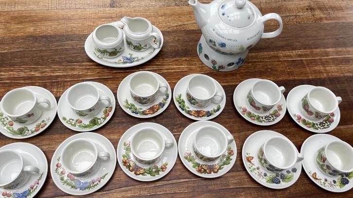 12 kop en schotels Marjolein Bastin - Wedgwood, Huis en Inrichting, Keuken | Servies, Nieuw, Kop(pen) en/of Schotel(s), Wedgwood