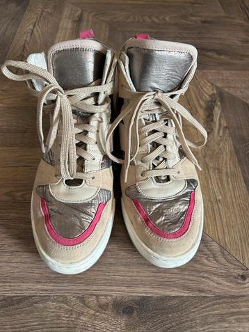 Leuke hoge sneaker Sasha maat 39 beschikbaar voor biedingen