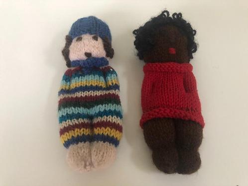 B099 Gehaakte poppetjes van twee meisjes jaren 70, Verzamelen, Poppetjes en Figuurtjes, Gebruikt, Ophalen of Verzenden