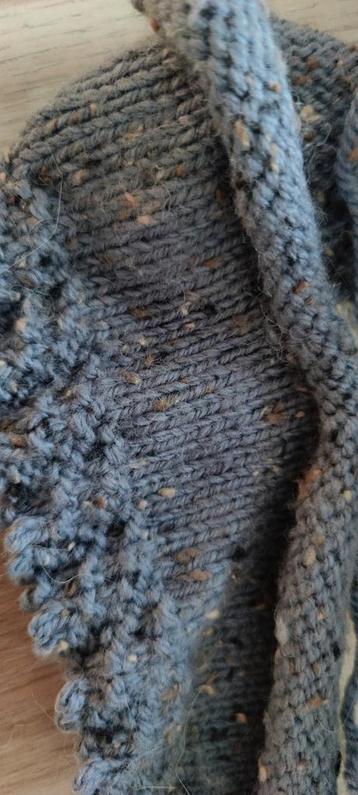 Mooi jeans blauw gemêleerd breigaren. Maar liefst 694 gram. beschikbaar voor biedingen