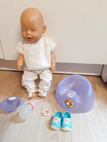 Baby born pop met accessoires  beschikbaar voor biedingen