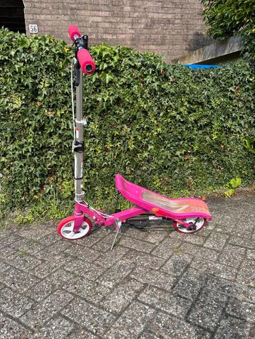 Spacescooter roze beschikbaar voor biedingen