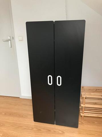 Kledingkast wit met zwarte deuren beschikbaar voor biedingen