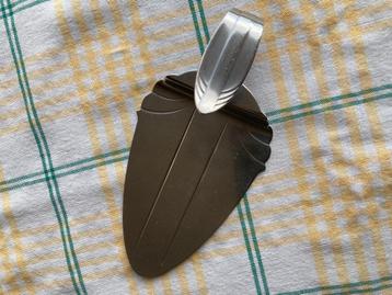 Vintage taartschep met jaren 40–60 uitstraling beschikbaar voor biedingen