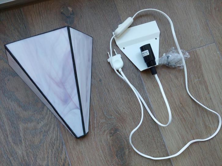Mooi wandlampje in glas in lood stijl, Huis en Inrichting, Lampen | Wandlampen, Zo goed als nieuw, Kunststof, Overige materialen