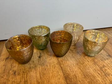 Glazen waxinelichthouders beschikbaar voor biedingen