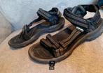 Teva sandalen maat 37 (23cm) met defect, Kinderen en Baby's, Kinderkleding | Schoenen en Sokken, Gebruikt, Meisje, Overige typen
