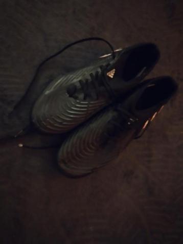 Adidas Voetbalschoenen Maat 42 beschikbaar voor biedingen