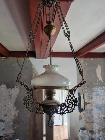 Mooie antieke lamp beschikbaar voor biedingen
