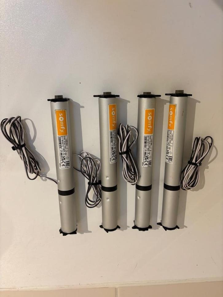 Somfy zijmotor LV25 B44 (bediening rolgordijnen), Doe-het-zelf en Verbouw, Rolluiken, Gebruikt, Minder dan 100 cm, Minder dan 100 cm