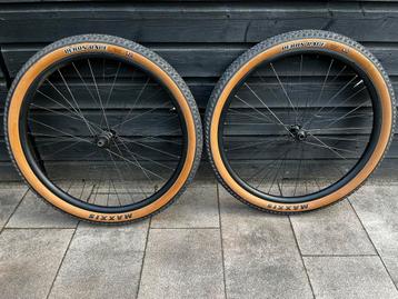 Syncros x27 wielset incl Maxxis rekon race banden beschikbaar voor biedingen