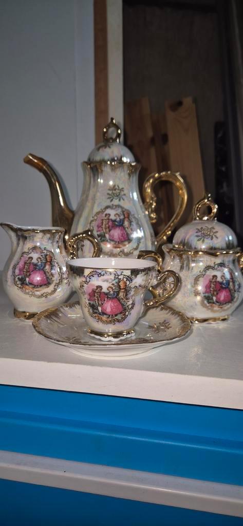 Antiek Theeservies met Gouden Details, Antiek en Kunst, Antiek | Servies compleet, Ophalen of Verzenden