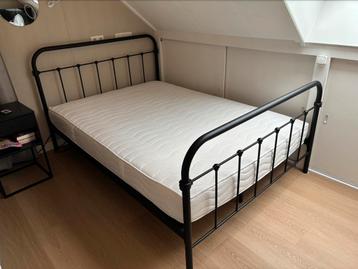 Metalen spijlen bed Anne zwart 140x200