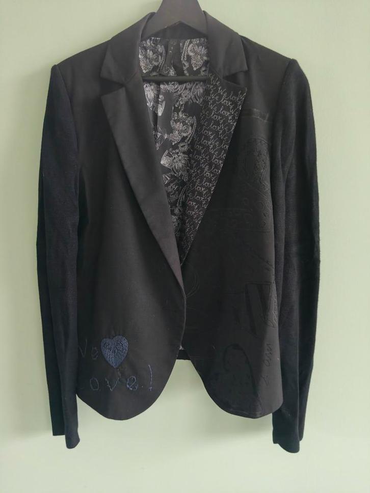 Zwart jasje Desigual met leuke details met 42, Kleding | Dames, Jasjes, Kostuums en Pakken, Zo goed als nieuw, Zwart, Ophalen of Verzenden
