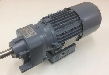 Vertragingsmotoren en liermotoren diverse modellen 220 400 V beschikbaar voor biedingen