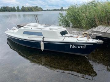Kajuit boot inclusief motor beschikbaar voor biedingen