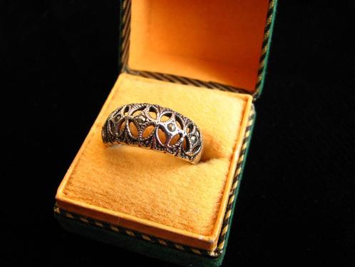 Mooie Sierlijke Opengewerkte Zilveren Ring met Markasietjes, Sieraden, Tassen en Uiterlijk, Antieke sieraden, Ring, Zilver, Verzenden