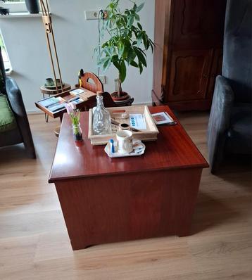Salontafel 75x75 met lades beschikbaar voor biedingen