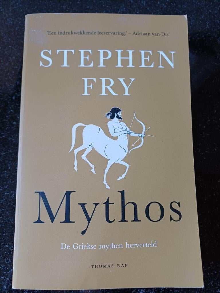 Mythos - Stephen Fry - Hervertelde Griekse Mythen, Boeken, Ophalen of Verzenden, Zo goed als nieuw, Stephen Fry, Nederland