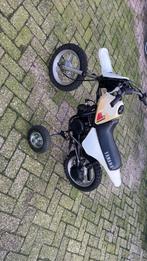 Pitbike kindercrosser 50 cc Pw50 met zijwielen, Fietsen en Brommers, Minibikes, Midibikes en Pitbikes, Ophalen, Gebruikt, 50 cc