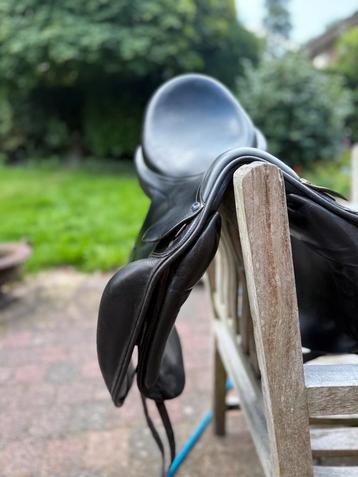 Te koop: Dressuurzadel Euroriding Matrix – 17,5 inch – Zwart beschikbaar voor biedingen